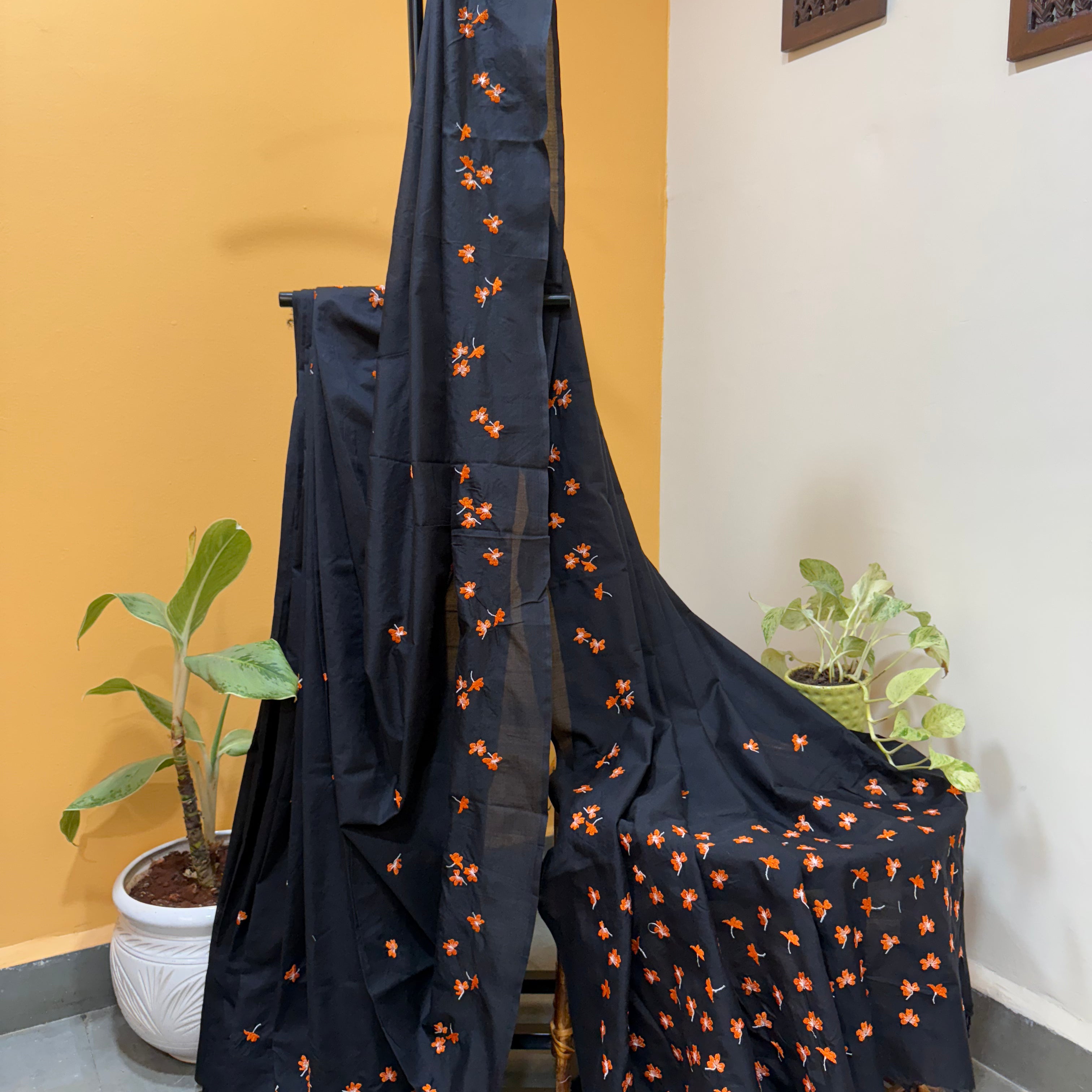 Blackcolour_1_3419bd9c-4e7a-4a55-9d97-cb0c3d3e7270.heic