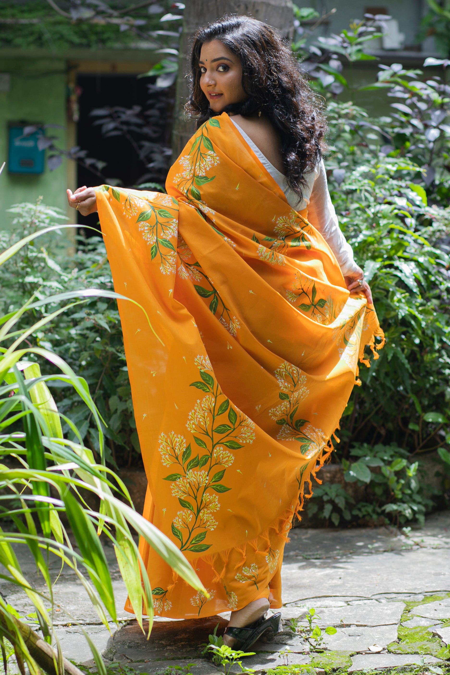 Ratarani Saree (English Name - Night-blooming Jasmine)