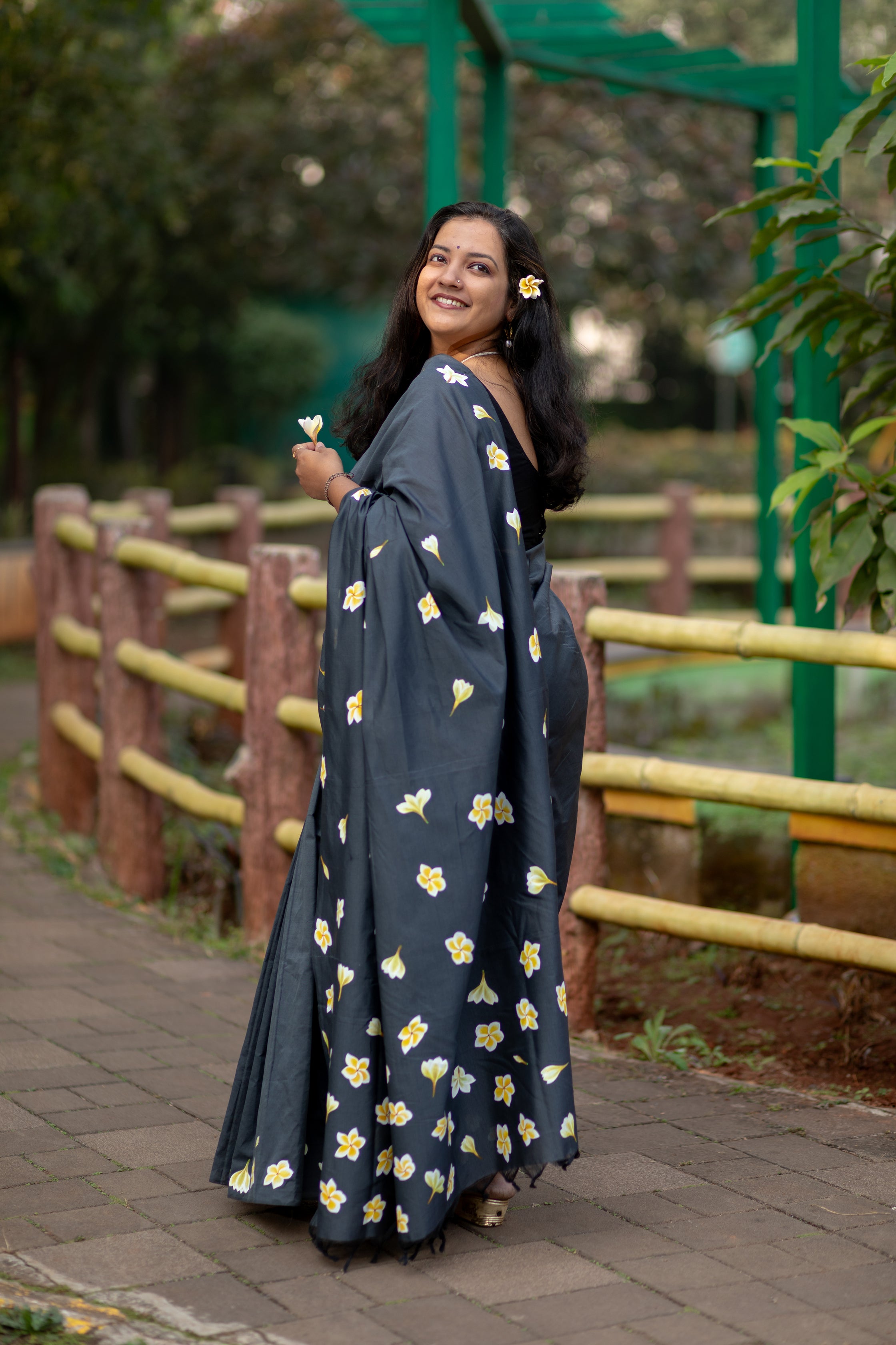 Pandhra Chafa Saree