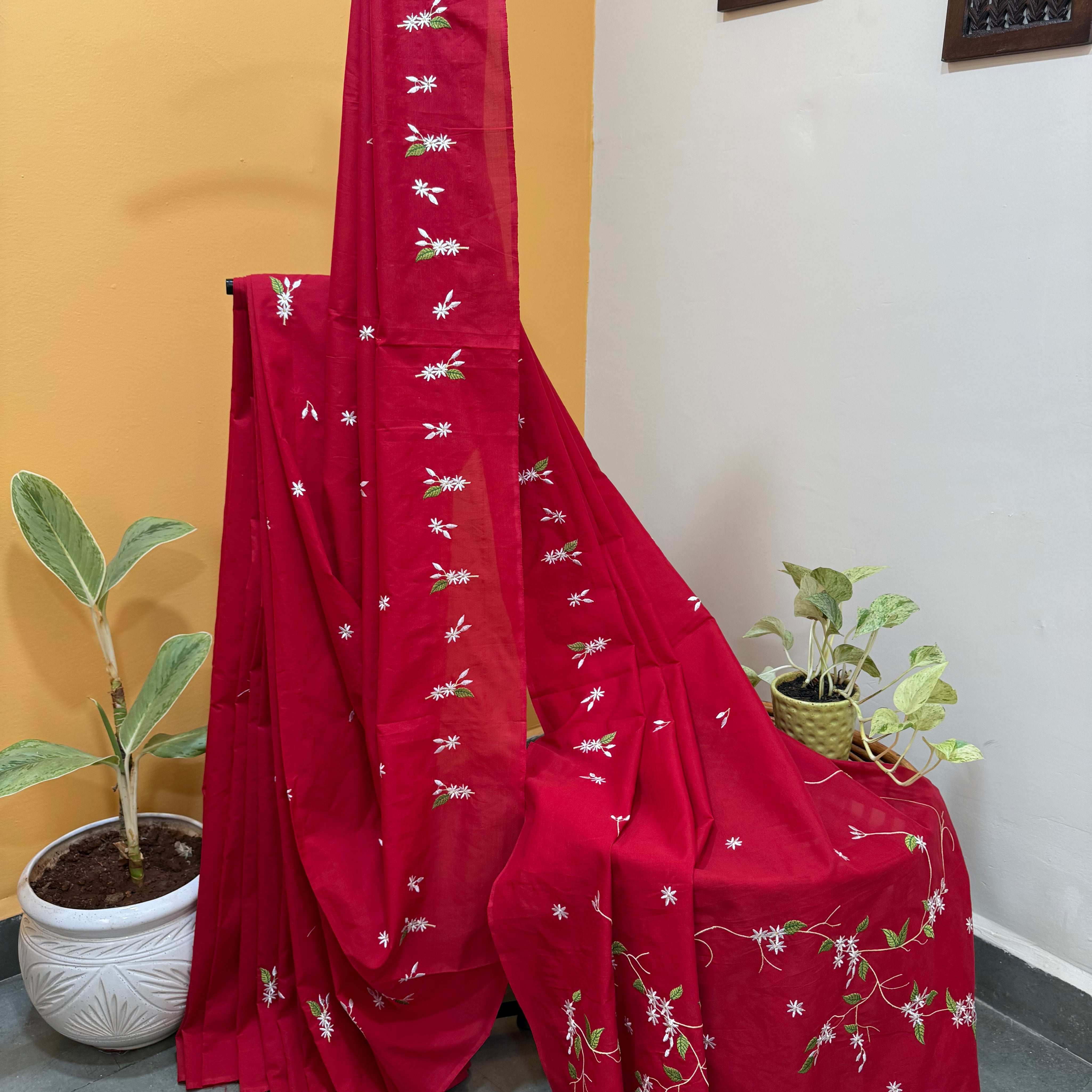 Red_colour_fa86fc67-a3b1-4a5f-b087-0fcc3e32b2fe.heic