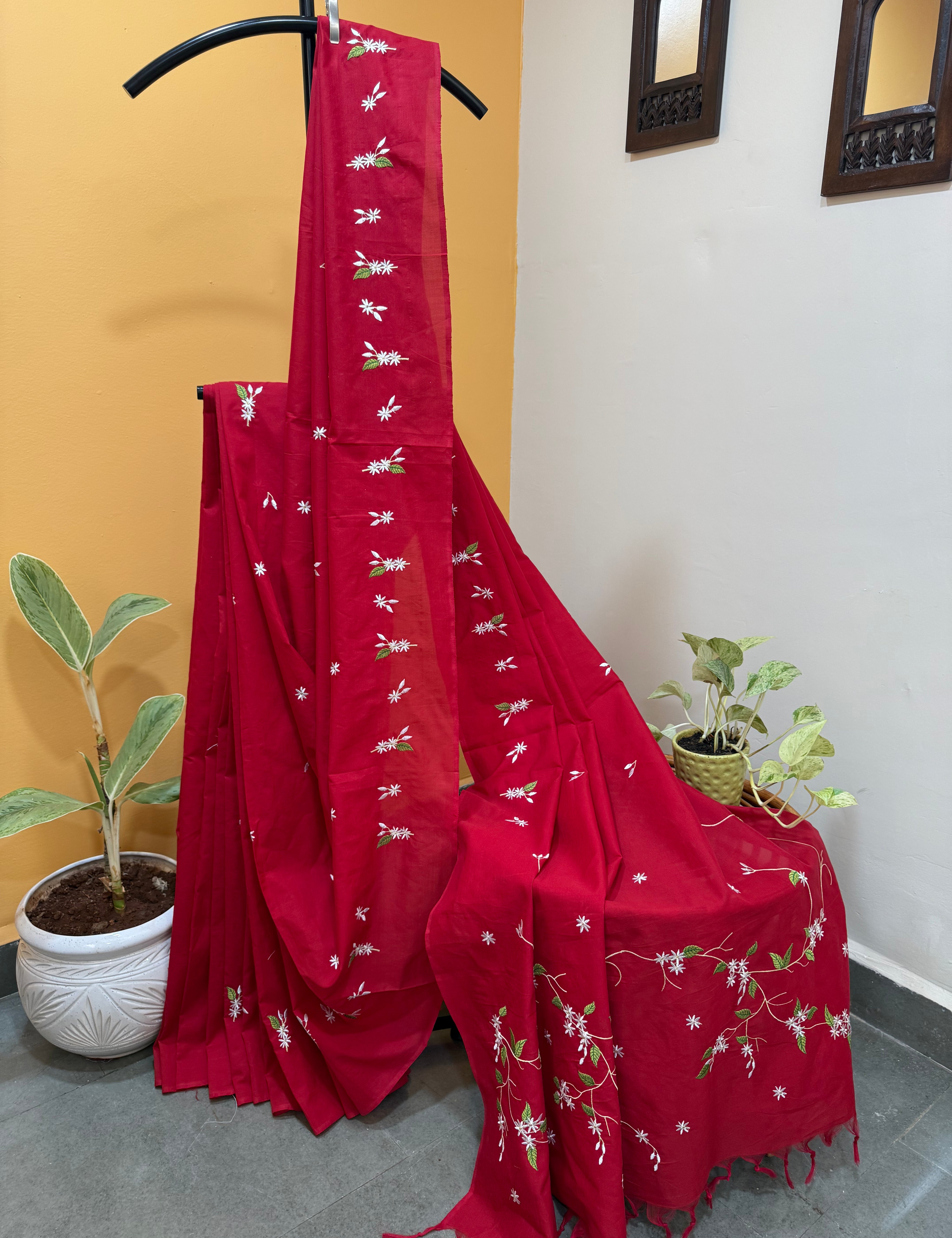 Red_colour_fa86fc67-a3b1-4a5f-b087-0fcc3e32b2fe.heic