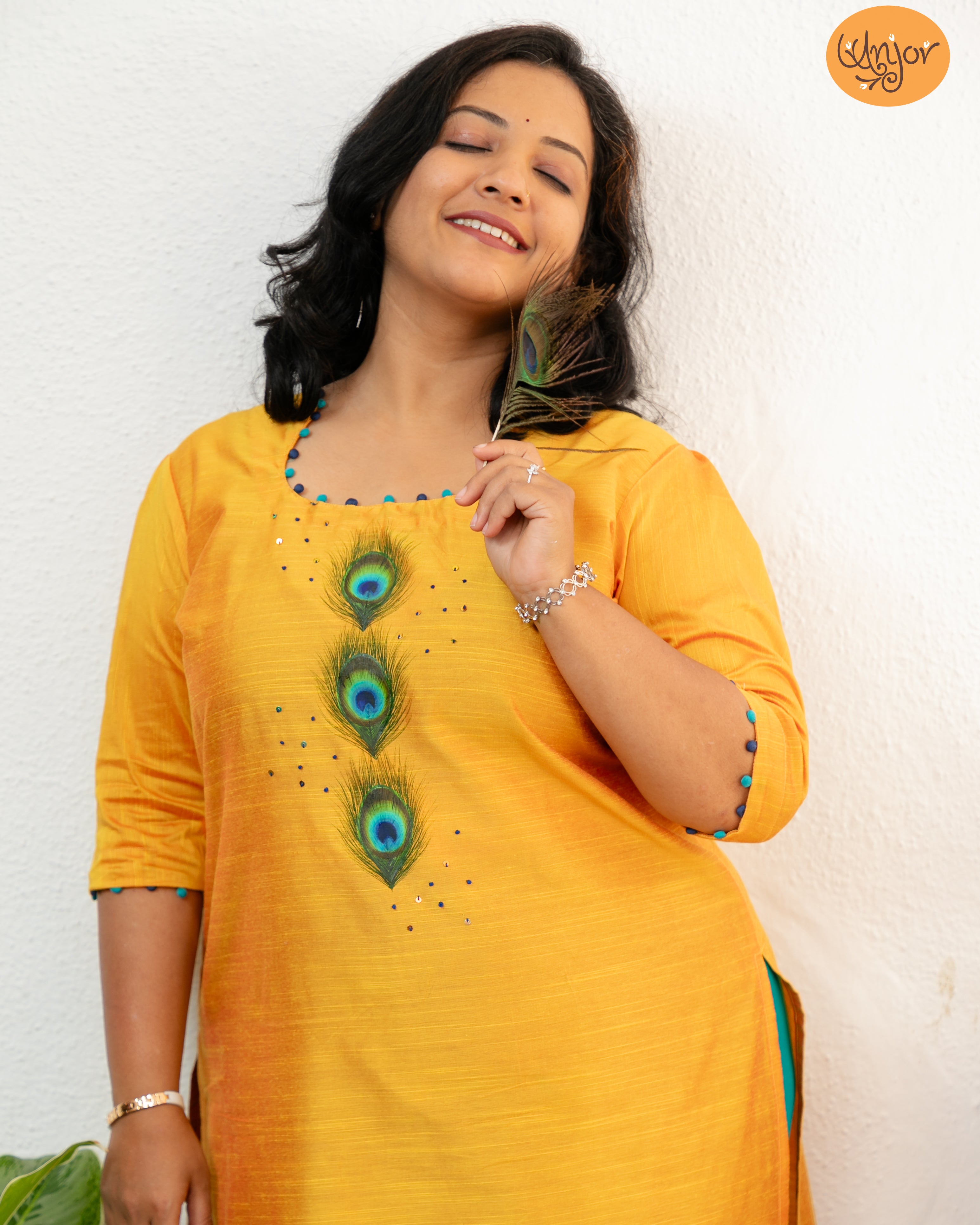 Morpis Kurti Material